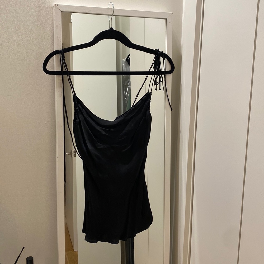 Stripped tags - aritzia Wilfred silky black top